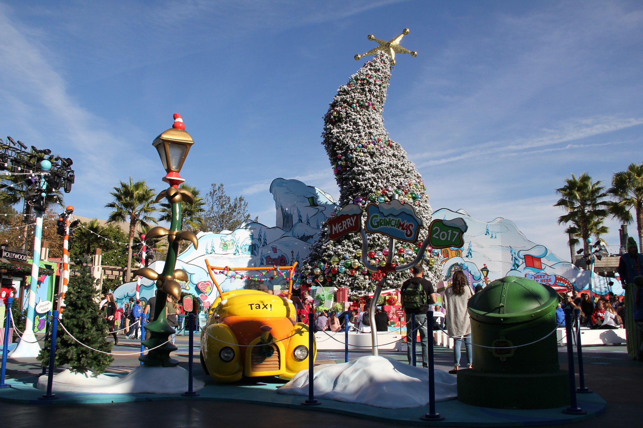 The festive event also includes shows and activities that are based on the film’s whimsy and spirit, including a nightly a capella. Grinchmas returns to Universal Studios Hollywood Review Inside