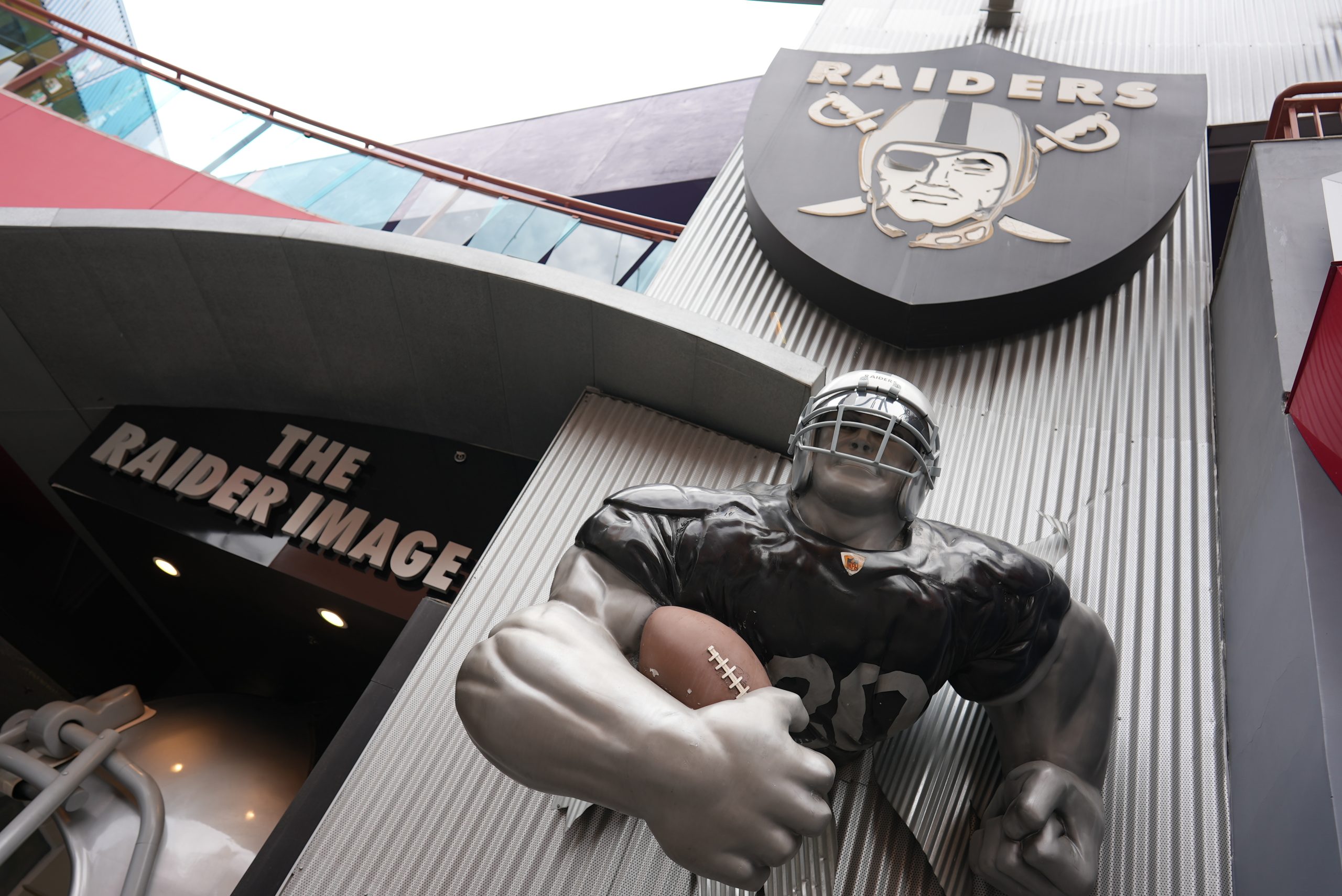 The Raider Image closes at CityWalk in Universal Studios Hollywood