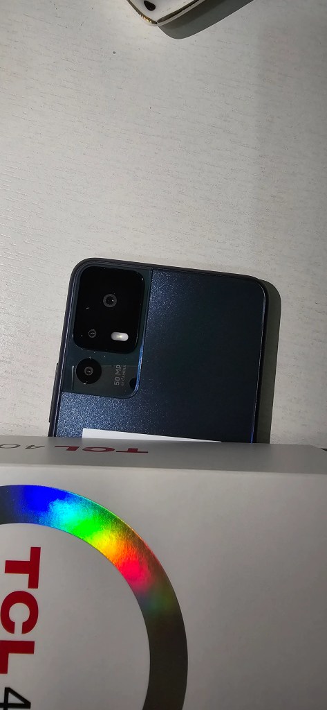 Câmeras do TCL 40SE