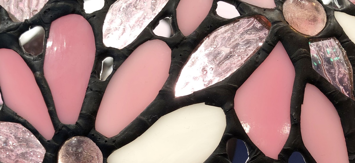 株式会社インテルナKDF – ステンドグラス・ステンドランプメーカー