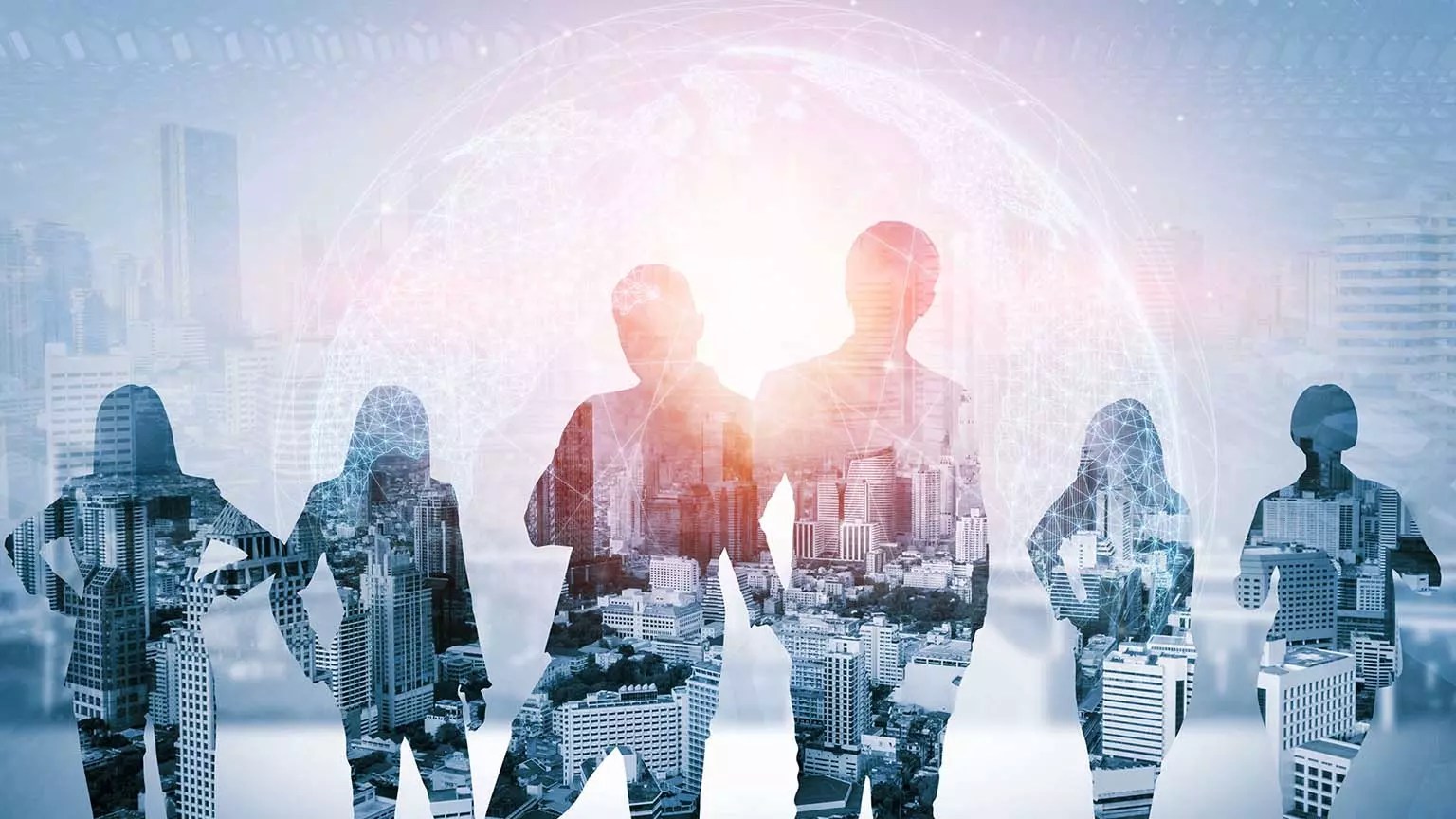 Sagome di persone che si intravedono: sono consulenti per il risparmio energetico azienda