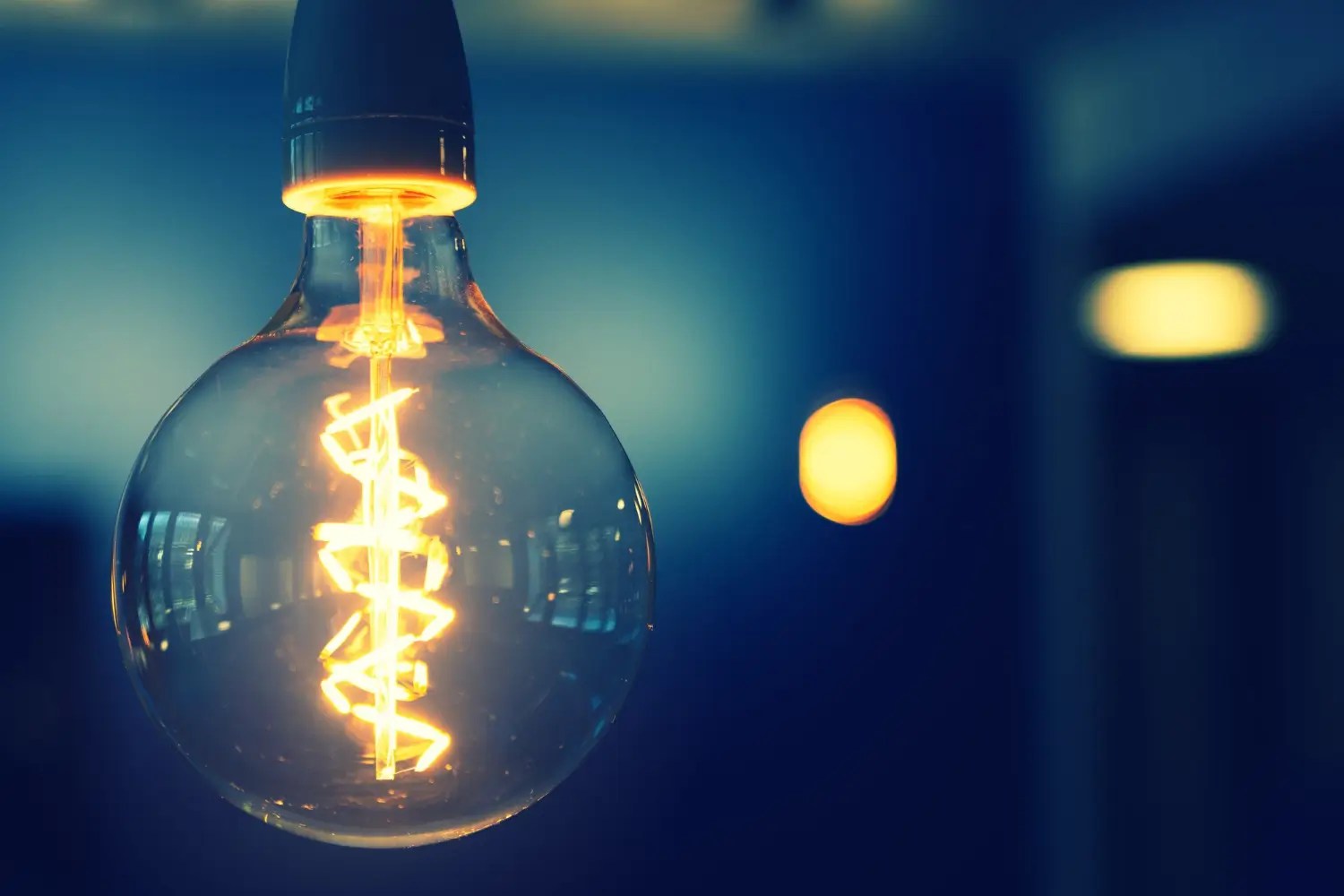 Lampadina accesa. Passaggio dal pun ai prezzi zonali dal 2025