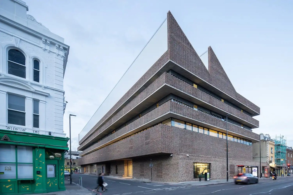 皇家藝術學院 (Royal College of Art，簡稱RCA)