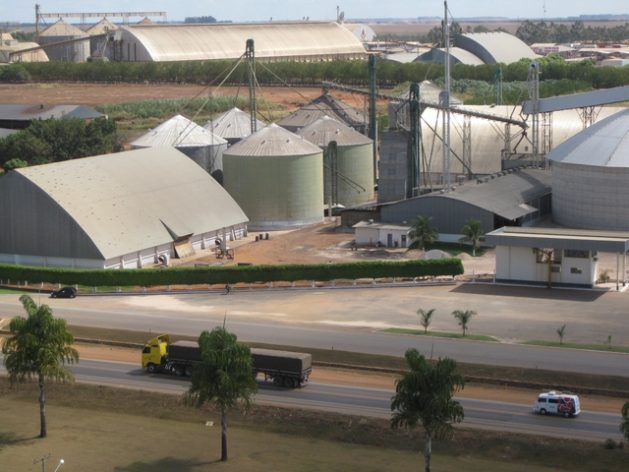 Complex of soy and maize storehouses and processing plants in Lucas Rio Verde, in the heart of the state of Mato Grosso, the country’s main producer of soy, maize and cotton, in west-central Brazil. Credit: Mario Osava/IPS