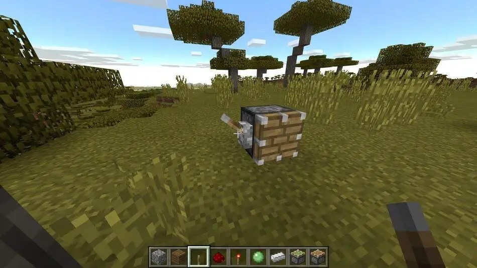 How to make a piston and a sticky piston in Minecraft
