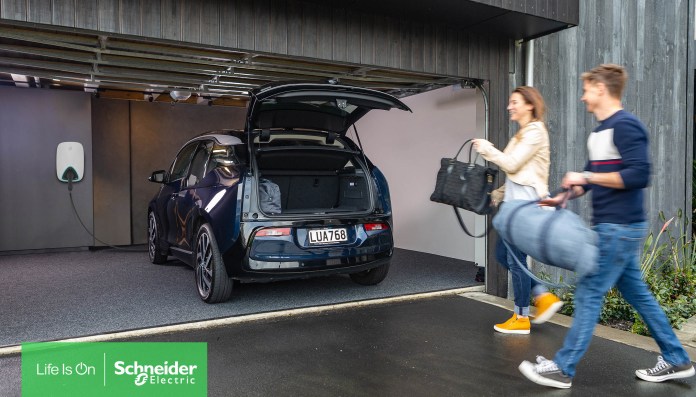 Schneider Electric เปิดตัว EV ชาร์จ ติดตามค่าใช้จ่ายด้านพลังงาน และการปล่อยคาร์บอนได้