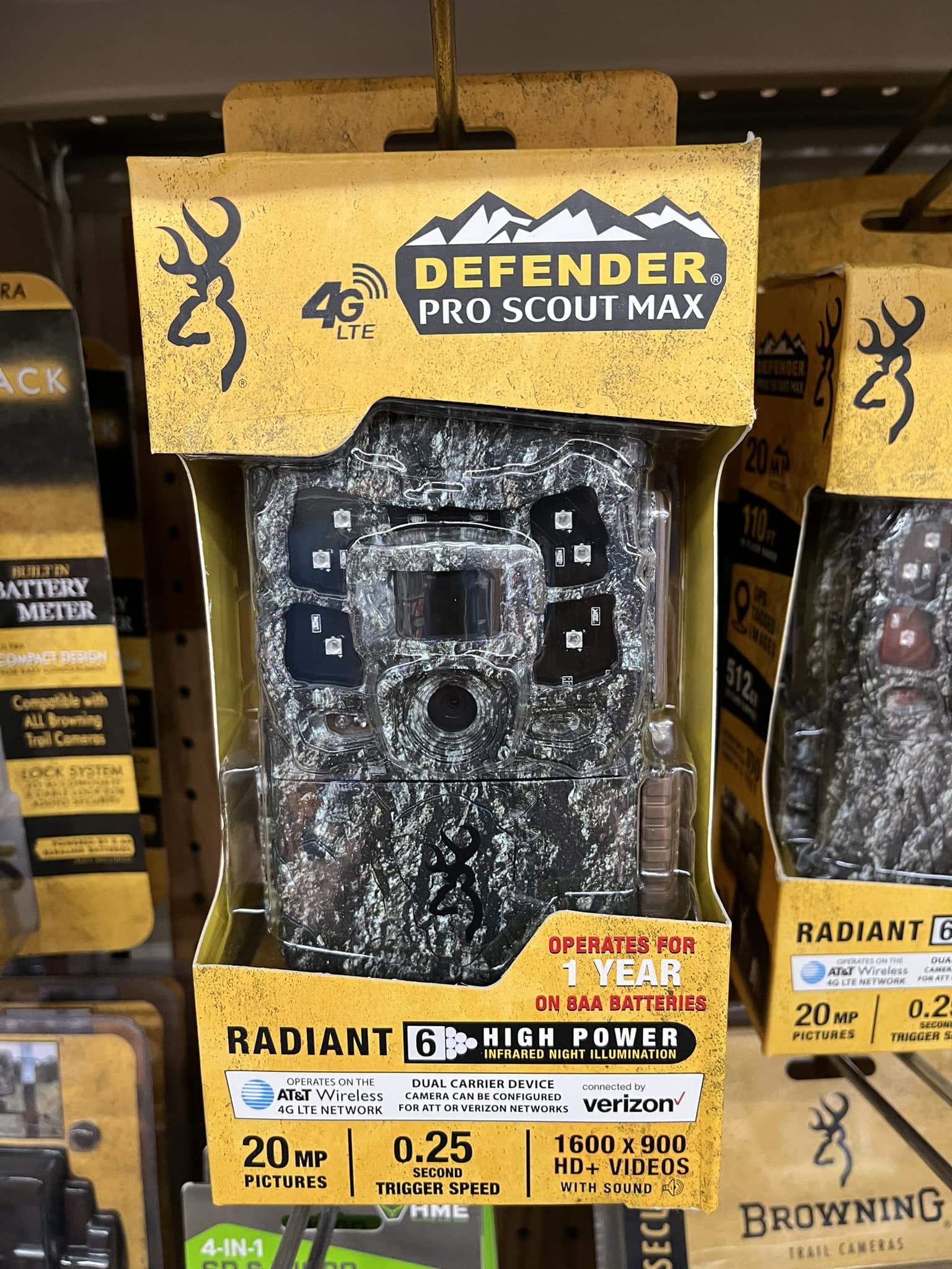 Defender Pro Scout Max. Wireless wildlife camera.