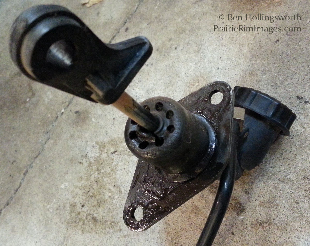 Moses Ludel S 4wd Mechanix Magazine Yj Tj Jeep Wrangler Clutch Replacement Moses Ludel S 4wd Mechanix Magazine Hd Video Work And Forums Align the transmission input shaft and clutch disc splines and install the transmission.