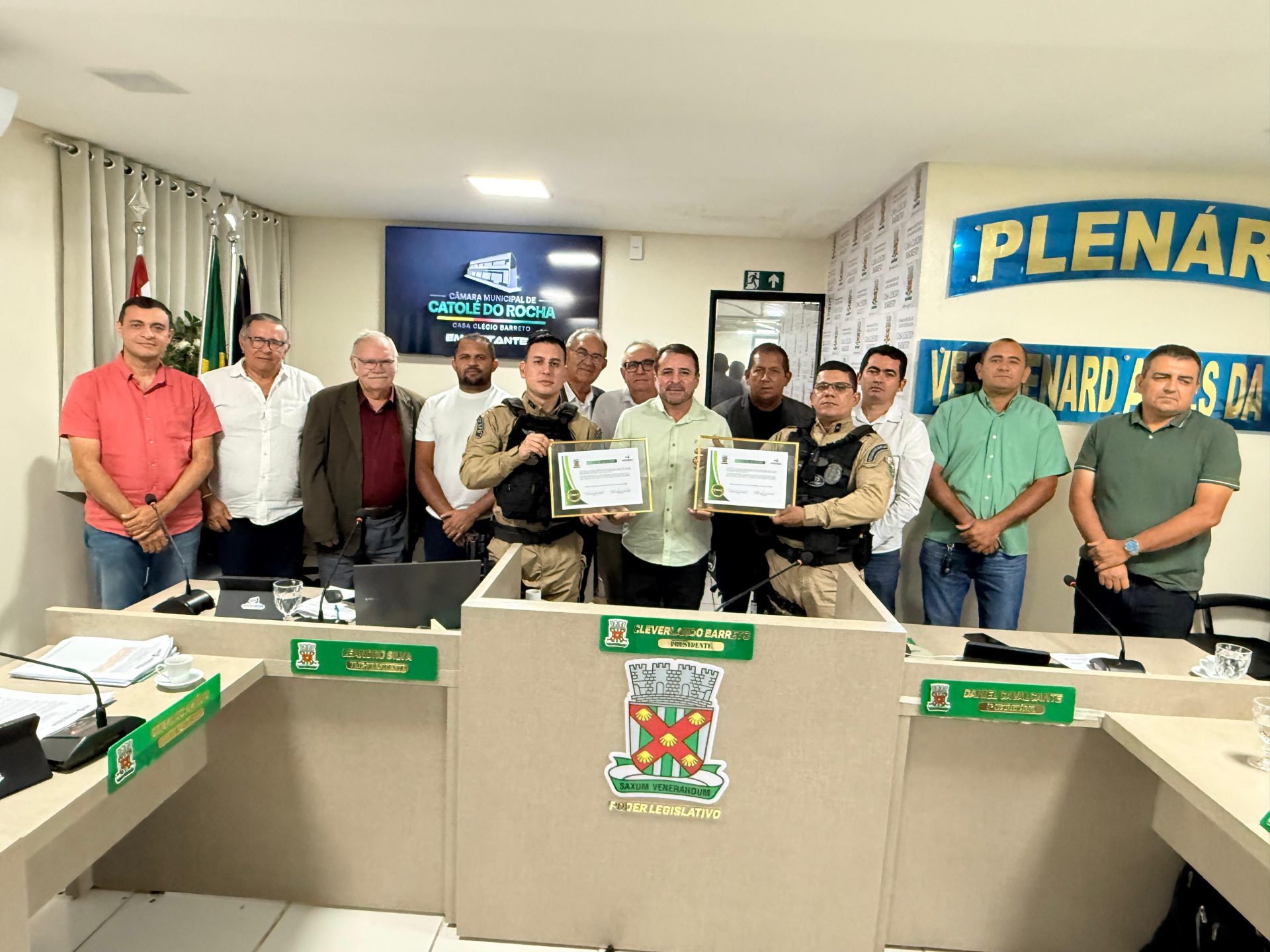Em Catolé do Rocha, Câmara Municipal homenageia cabo Sival Gomes e soldado Caio Eduardo com Moção de Aplausos