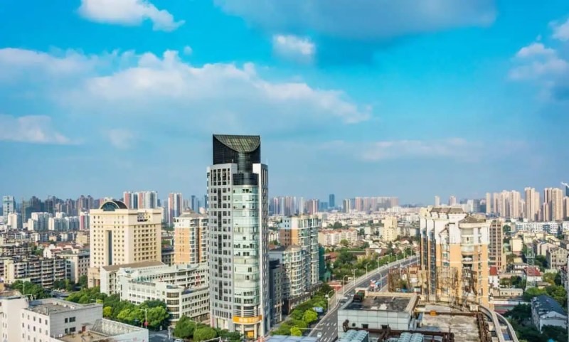 Challenges in the Canadian Commercial Real Estate Market