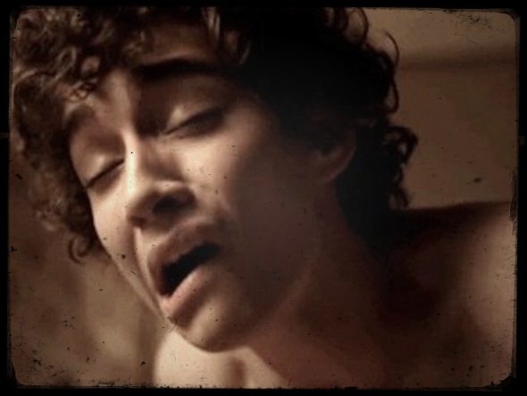 INSOLITE: CES MEUFS QUI TE METTENT UN DOIGT DANS LE CUL