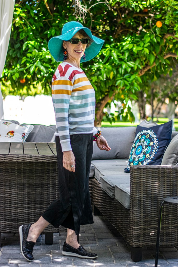 Sweatshirt and wide leg pants