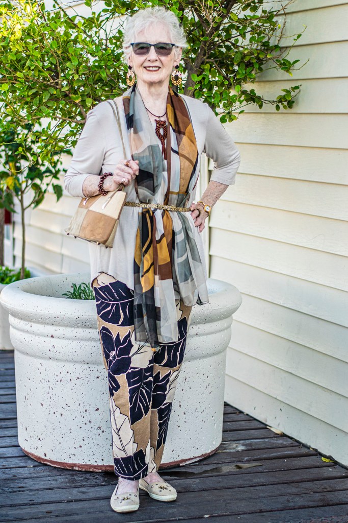 Print mixing with statement pants
