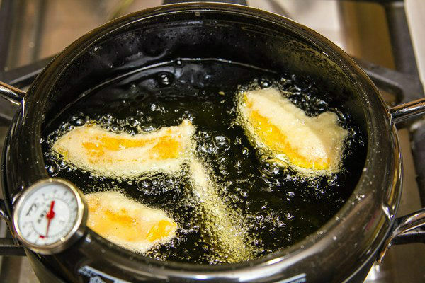 In don't starve together (dst), the portable crock pot can be crafted and used . How To Deep Fry Food â¢ Just One Cookbook