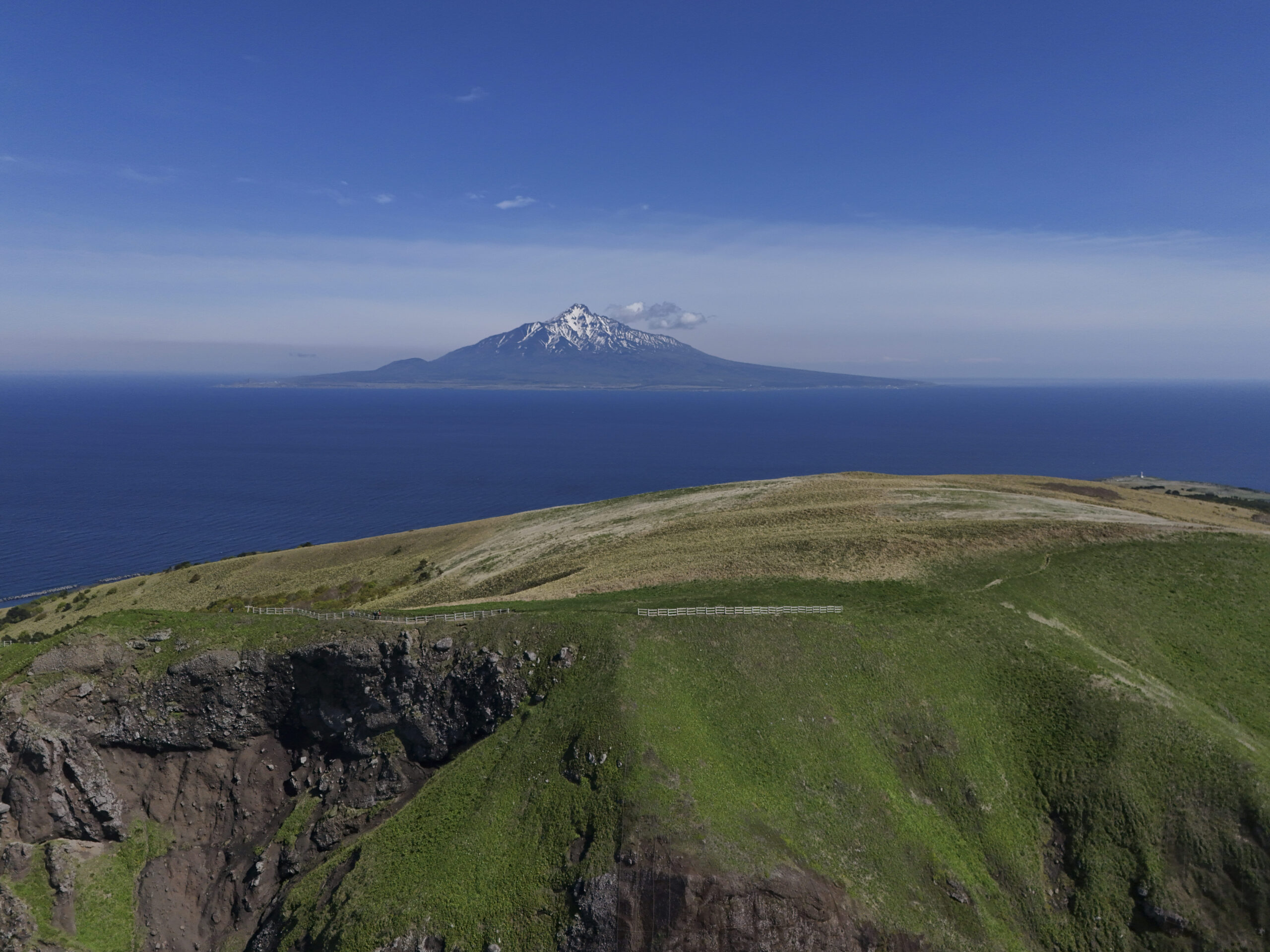 礼文島の高山植物や利尻富士をモチーフに 「礼文観光ホテル 咲涼」が