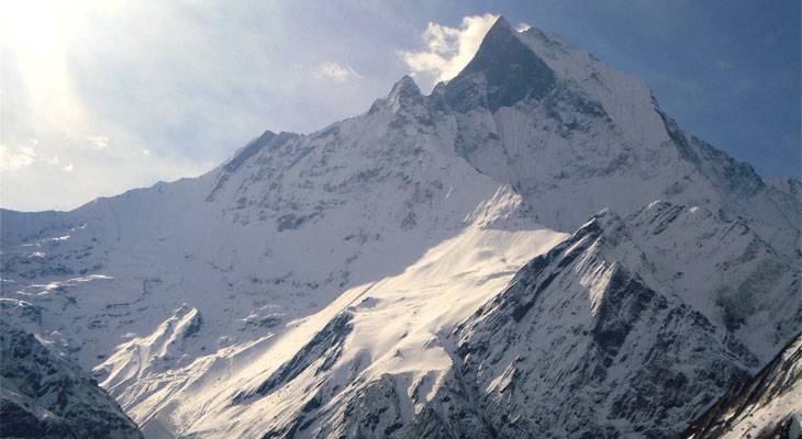 glorious view of mount fishtail alongside the annapurna base camp