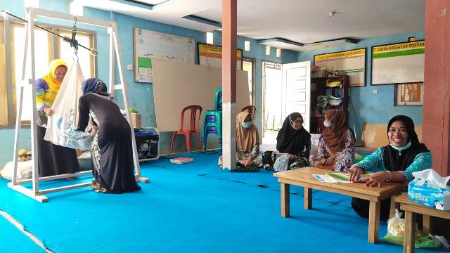 Kegiatan Posyandu untuk memperoleh pelayanan sesuai kebutuhan dalam upaya peningkatan status gizi masyarakat secara umum. (Foto: Dok. Katajari.com)