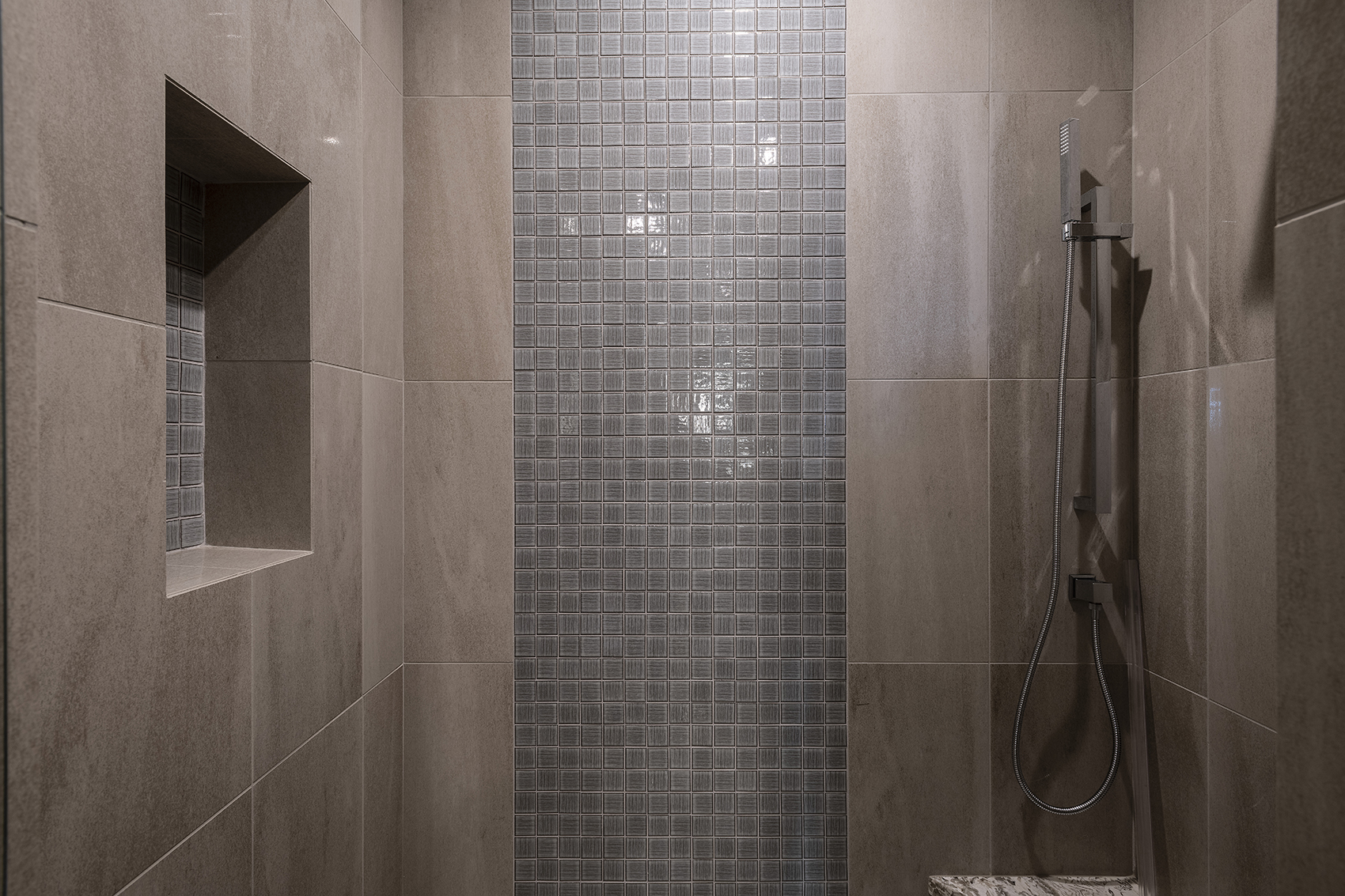 Modern bathroom shower tile ideas