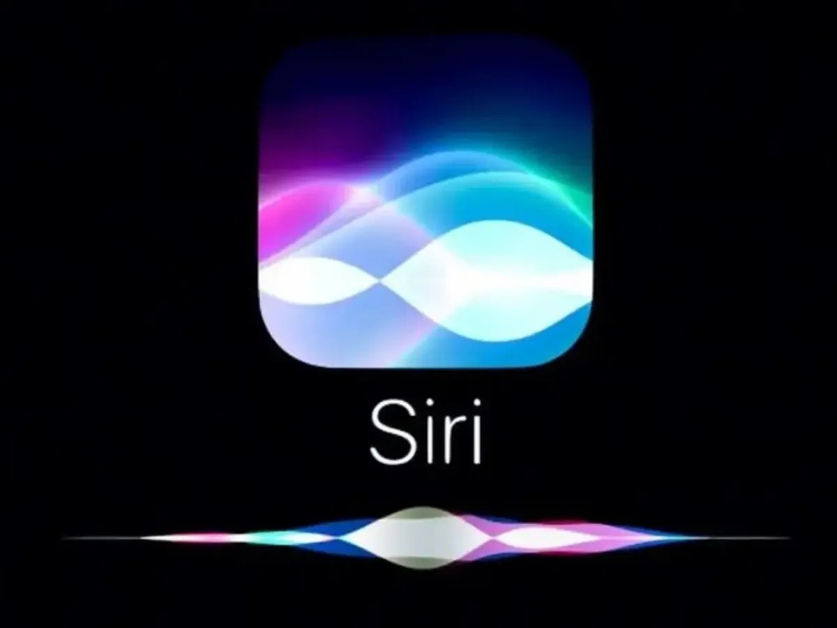 آبل تواصل تطوير نسختين جديدتين من Siri رغم هجرة خبراء الذكاء الاصطناعي