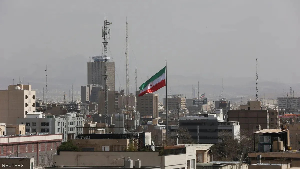 الكشف عن استراتيجية أميركية لضربات تصعيدية متدرجة ضد إيران مع مسارات لخفض التوتر