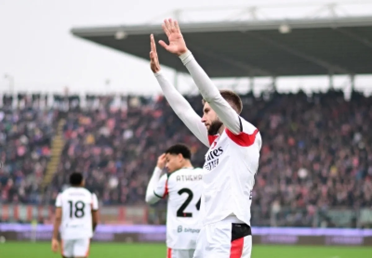 ميلان ينتزع فوزاً صعباً من كريمونيزي ويُعزز موقعه بالدوري الإيطالي