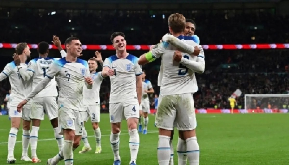 توني وأرنولد خارج قائمة إنجلترا الموسعة.. ومجواير يعود للمنتخب