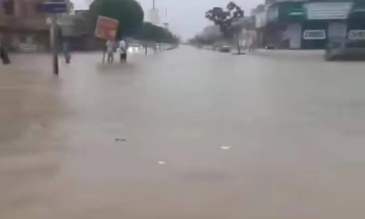 عاصفة شديدة قبالة سواحل المكلا