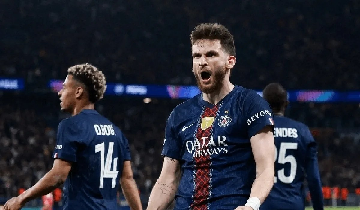 كفاراتسخيليا نجم دوري أبطال أوروبا: باريس سان جيرمان يهيمن على التشكيلة المثالية