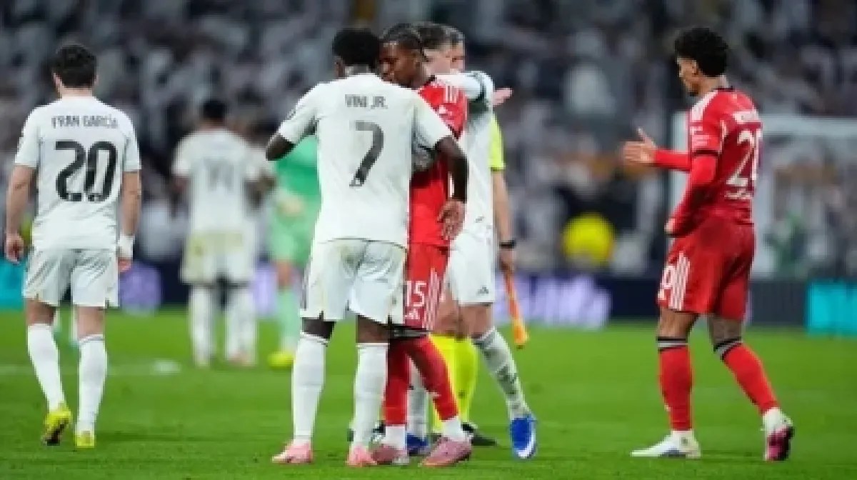 طلب قميص فينيسيوس يشعل أزمة داخل بنفيكا بعد الخروج من الأبطال