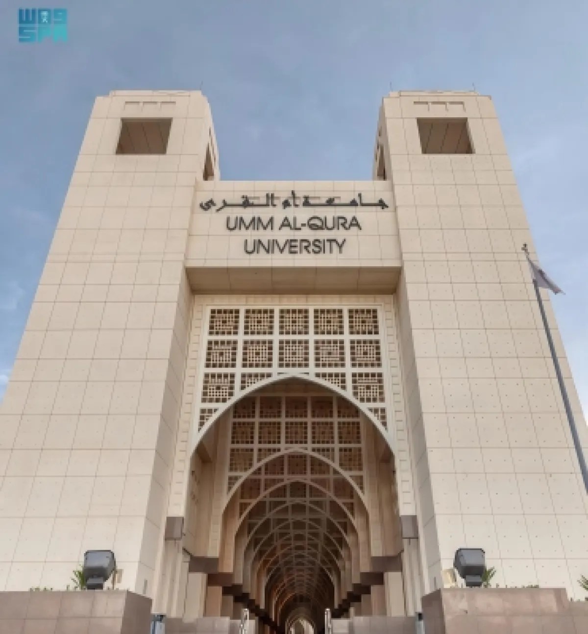 ابتكار سعودي يولد الكهرباء من حركة السيارات ابتكار سعودي يولد الكهرباء من حركة السيارات