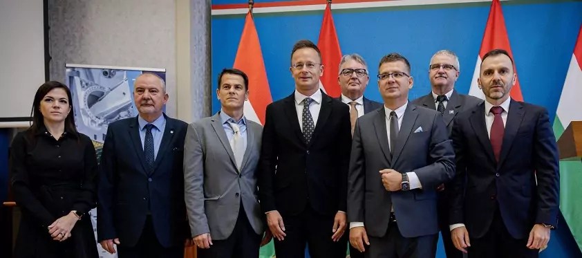 Szijjártó Péter: „az Aero Space Kisvárdán a világ legjobb repülőgépturbina-javító vállalatai közé tartozik!”