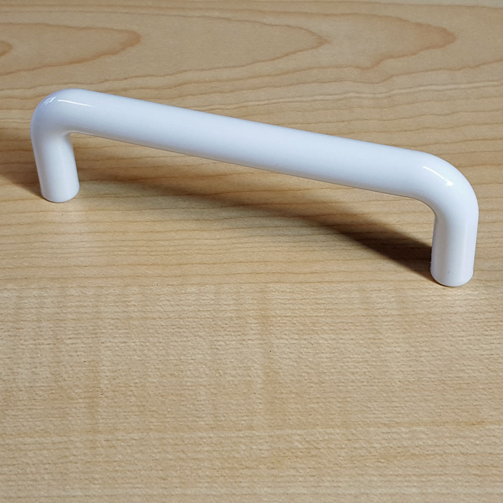 FP-33304.WT White Plastic Wire Pull 4 in C/C w/screws (101)