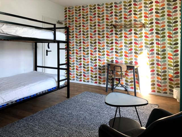 Zweibettzimmer mit Bad