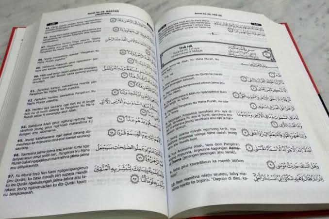 bahasa ini memiliki penutur asli dengan jumlah kurang lebih 500000 orang yang sebagian besar merupakan penduduk yang mendiami daerah palembang. Lestarikan Bahasa Palembang Lewat Terjemahan Alquran Kordanews