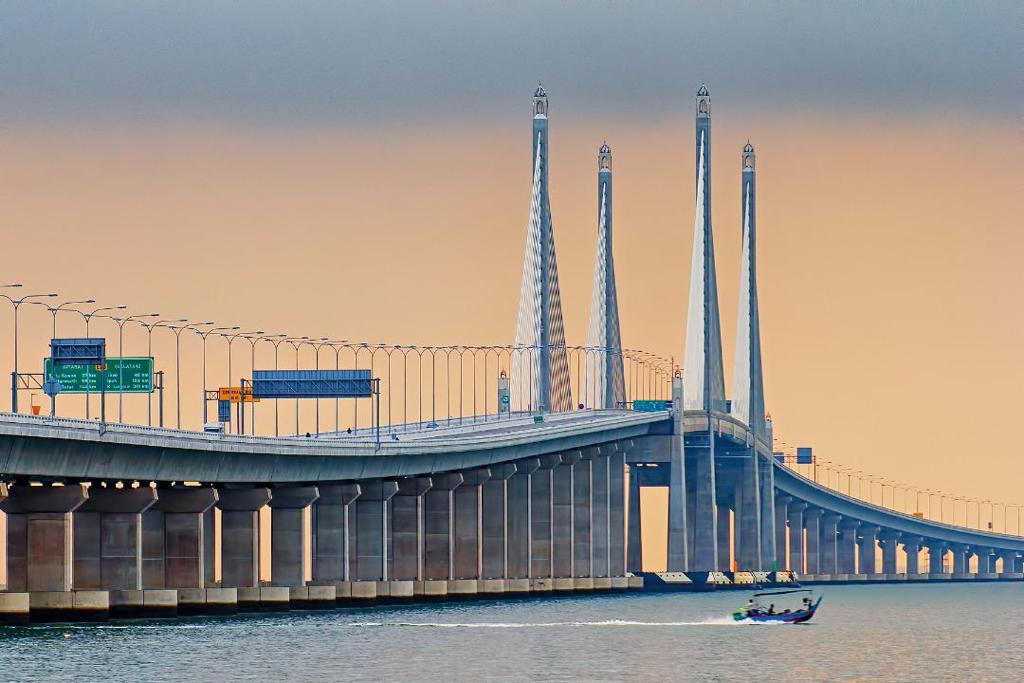 A member of the uem group, the company is also the largest listed toll expressway operator in southeast asia and the eighth largest in the world. Diskaun 30 Peratus Tol Jambatan Kedua Pulau Pinang Pada Hari Raya Kosmo Digital