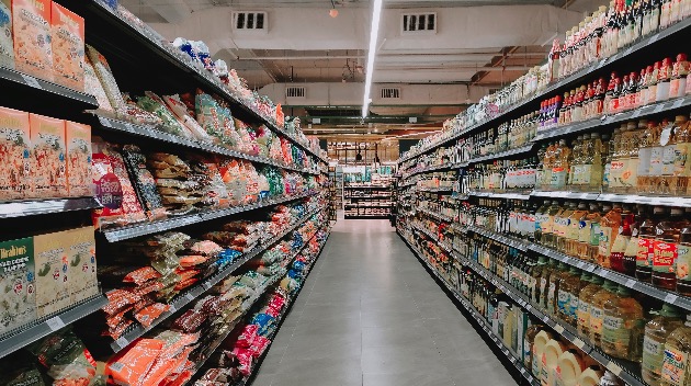 5 A Grocery Store Examines Its Shoppers Product Chegg 1 Market research firm IRI which examines consumer shopper and retail market intelligence found in its data that monthly grocery store sales are up 3 from last year and nearly 14 from August.