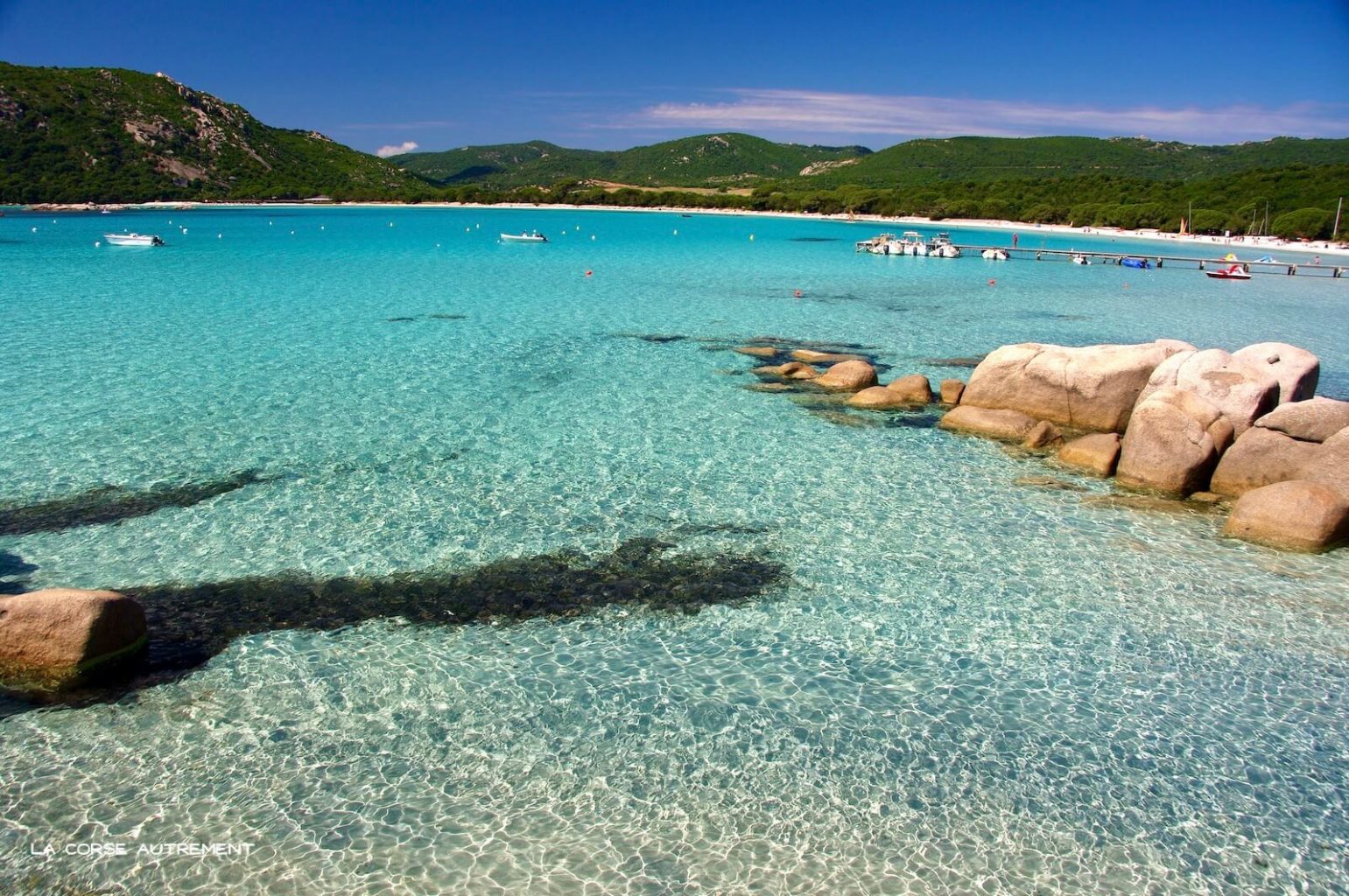 La plage de Santa Giulia en Corse du Sud > La Corse Autrement