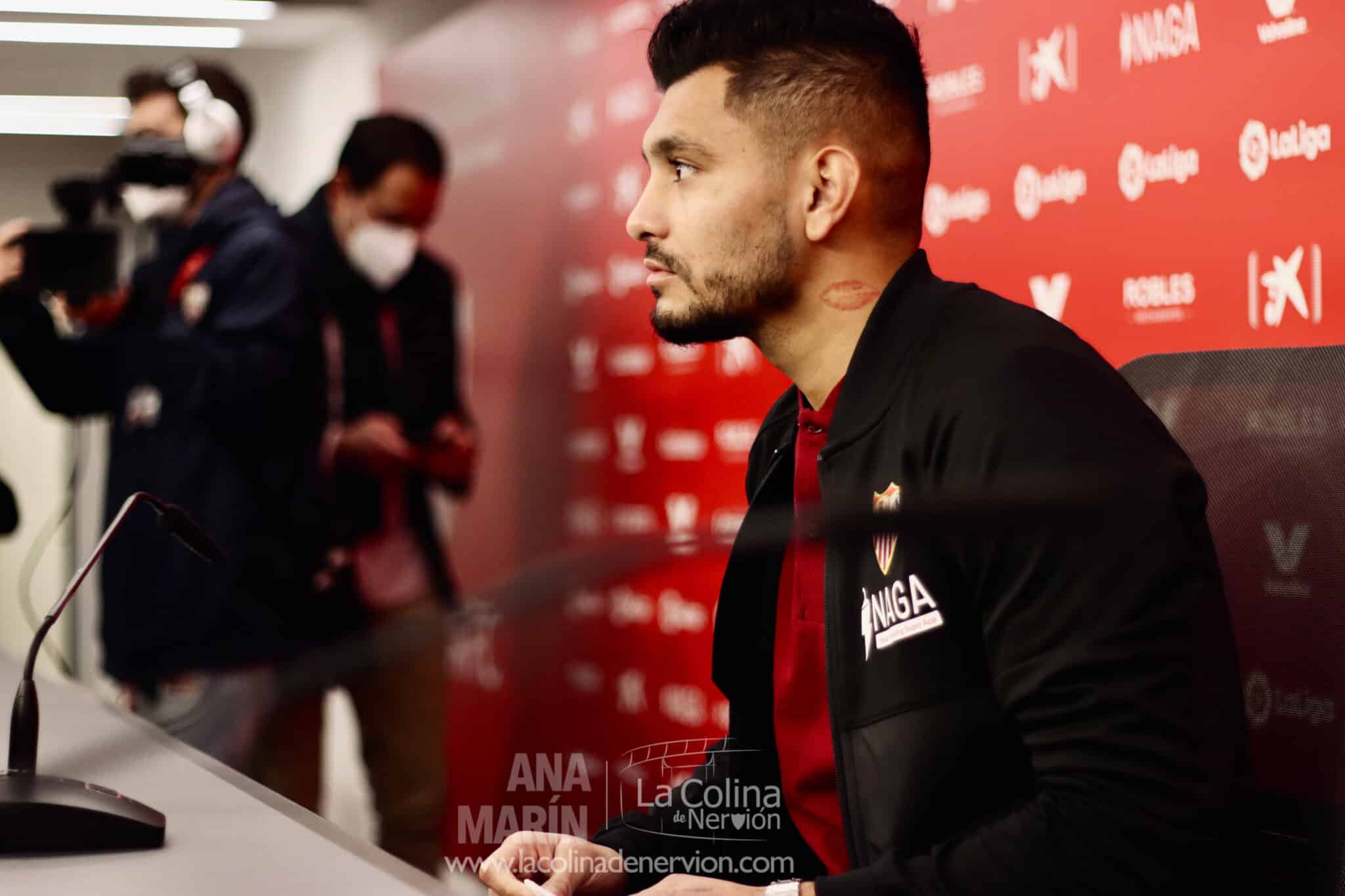 ‘Tecatito’ Corona: «Voy a buscar hacer historia con el Sevilla FC»