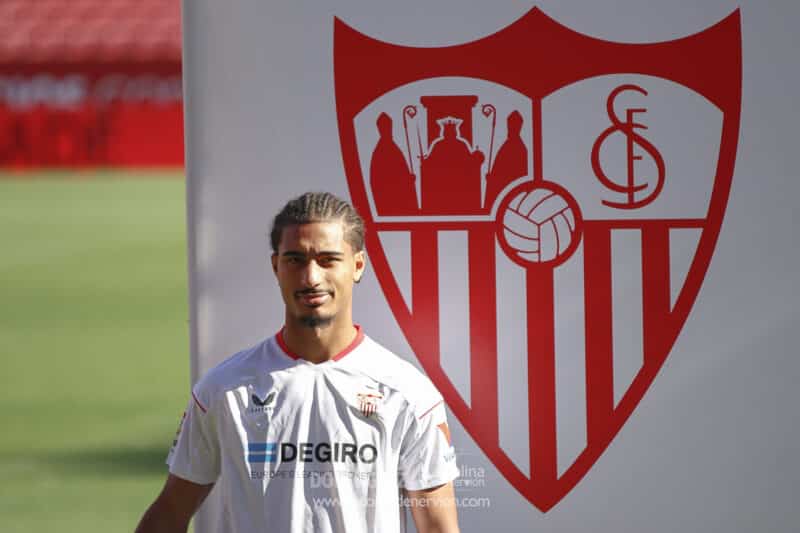 [OFICIAL] Badé se marcha del Sevilla FC