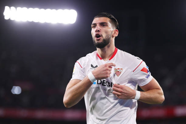 Rafa Mir se ‘acuerda’ del Sevilla FC a su llegada a Elche