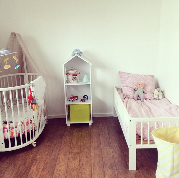 Lily est enceinte de 24 semaines, elle a une chambre disponible dans son appartement, mais elle se demande s'il est plus sécuritaire et . 2 Bebes 1 Chambre Tous Les Possibles La Mite Orange
