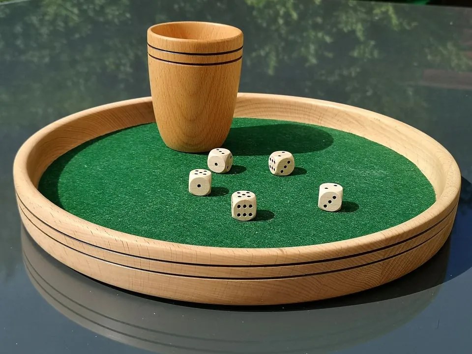 Jeux en bois , toupies