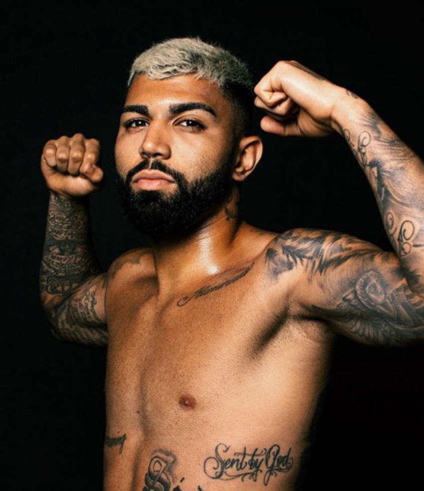 Camisa do flamengo com tatuagem do inter Internautas Reparam Erro Bizarro Em Tatuagem De Gabigol E Nao Perdoam Lance