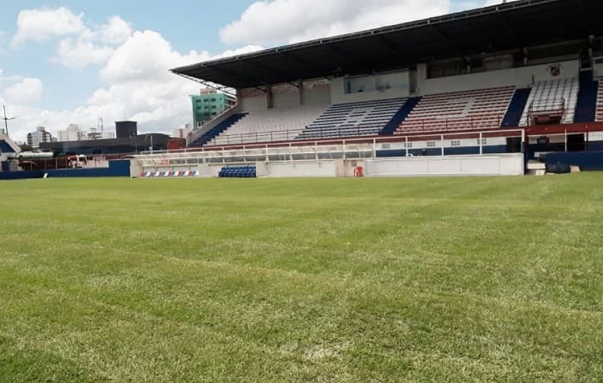 O estádio augusto bauer pertence ao clube atlético carlos renaux, que aluga o estádio para o brusque f.c. Sem Poder Atuar Em Florianopolis Figueirense Deve Mandar Jogos Em Brusque Lance