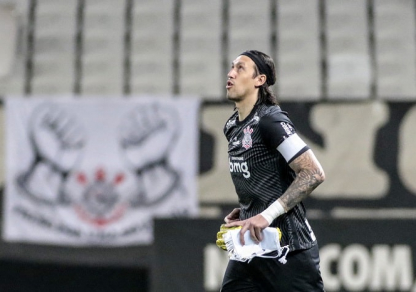 Cassio goleiro está removendo tatuagem 