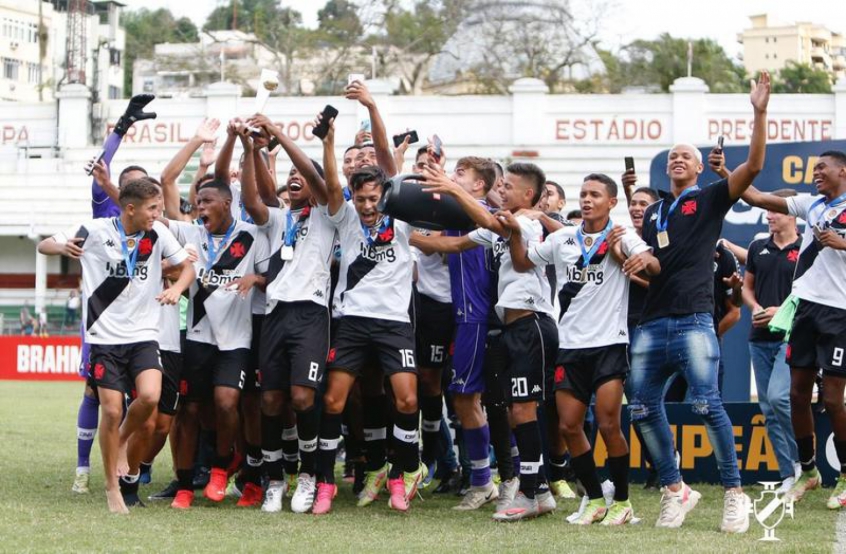 Meninos do mengão ficaram com o título carioca. Vasco Derrota O Fluminense E Se Sagra Campeao Do Campeonato Carioca Sub 17 Lance
