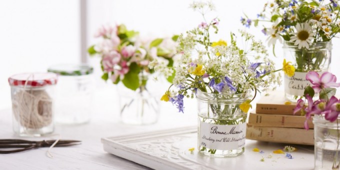 Next time you are on a country stroll keep an eye out for the following wild blossoms that will make up the perfect wild flower bouquet - all you’ll need is a Bonne Maman jar.