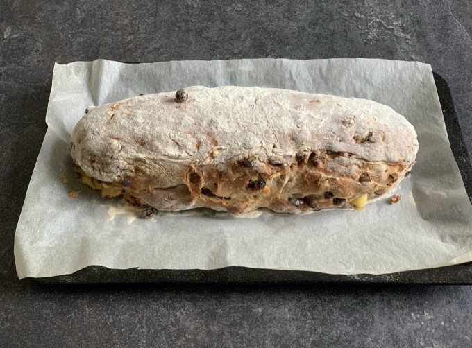 At this stage you can allow it to rest and rise again for up to 1 hour. You can also bake it straight away, which I normally do. Bake in the middle of the pre-heated oven for 50 to 60 minutes until it has risen, is golden brown and sounds hollow when you tap it underneath.