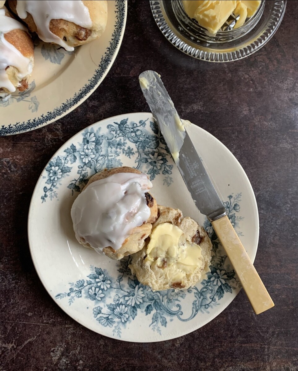WHITBY LEMON BUNS