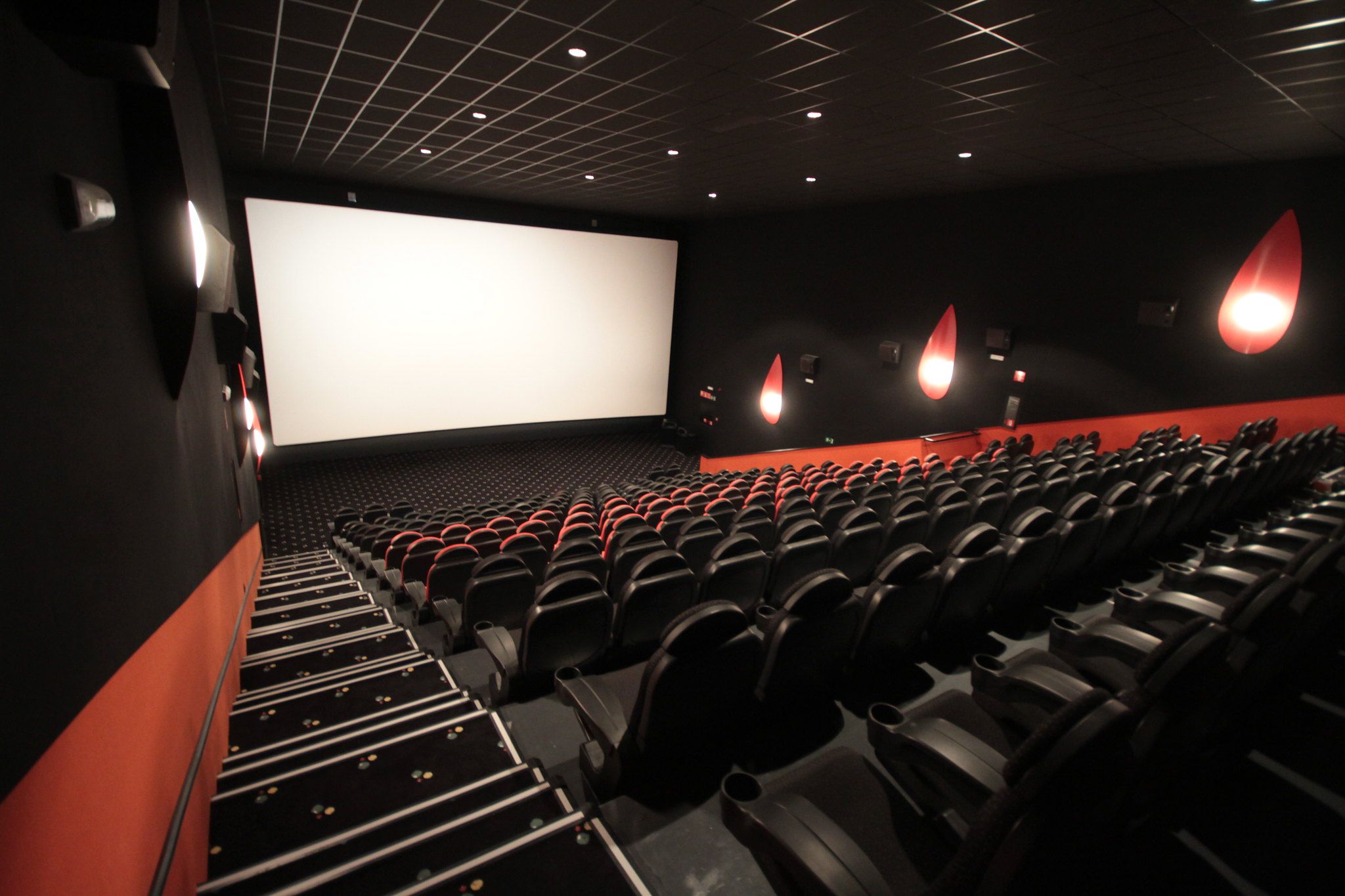 El cine regresa a san fernando con nuevas salas en bahía sur